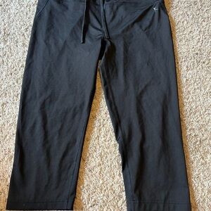 Danskin Now Fitted Black capris